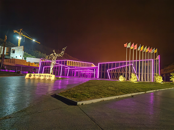 城市亮化是现代城市建设的重要组成部分，它不仅可以美化城市的夜景，还能提升城市的整体形象。随着科技的不断进步，城市亮化也得到了更多的关注和创新。本文将介绍一些关于城市亮化的创意和技术，帮助读者了解临潭城市亮化的重要性以及如何进行临潭城市亮化的规划和实施。